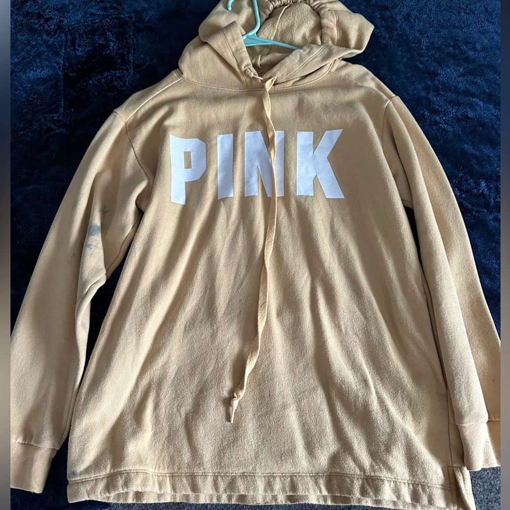 Size small yellow love pink sweatshirt. Fits like a medium/large.